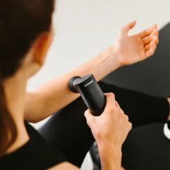 Blackroll Vibrationsmassagegerät "Fascia Gun" -Fitnessgeräte Geschäft 322 5309 9